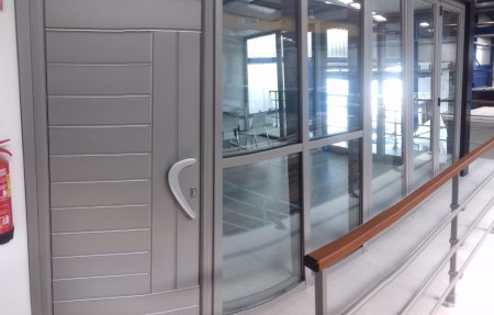 PUERTA,PLEGABLE Y BARANDA